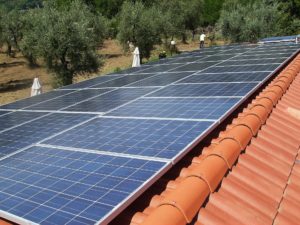 Lire la suite à propos de l’article Quelle est la différence entre panneau solaire thermique et photovoltaïque ?